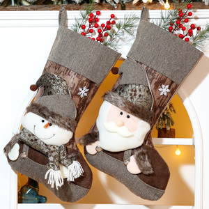 Decoraciones Navideñas, Calcetines Navideños, Bolsas para Dulces (pueden Contener Manzanas y Dulces), 43 cm de Alto, 28 cm de Ancho. Papá Noel. - Product Image 1