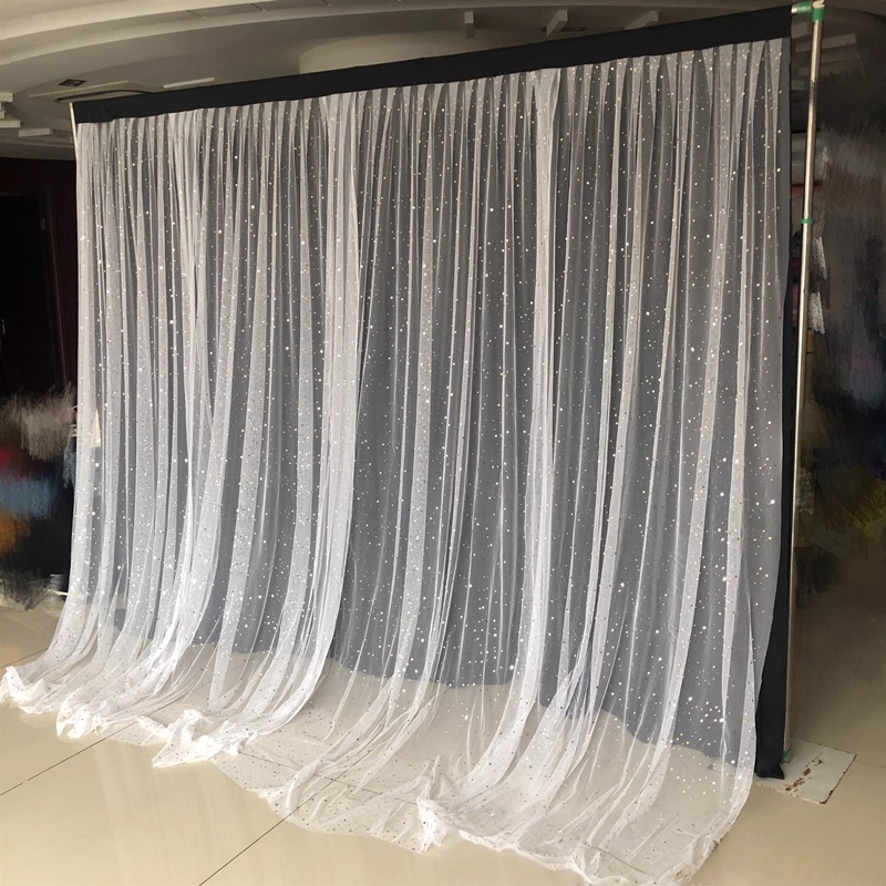 drapé en soie glacée noire + tulle blanc
