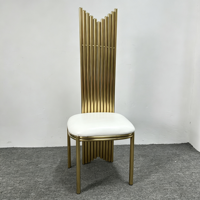 Chaises empilables commerciales en acier inoxydable doré à dossier haut avec coussin blanc pour événements et mariages (vente en gros)