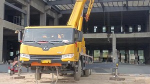 Grue sur camion XCM-G QY25K5-2 de 25 tonnes, modèle 2020, flèche auxiliaire à cinq sections de 40 m, boîte de vitesses, moteur, sans accident, d'occasion - Product Image 4