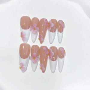 Ongles artificiels 3D faits à la main en France, longs, forme stiletto, motif floral, emballage personnalisé - Product Image 5