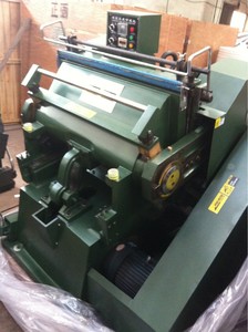 ML1200 Máy Cắt Và Tạo Nếp Thủ Công Để Bán Hộp Đựng Lông Mi Pizza Phong Bì Giấy Và Bìa Carton - Product Image 6