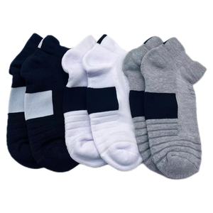 Calcetines deportivos de equipo de baloncesto de fondo de felpa gruesa personalizados de alta calidad con logotipo en el puño para la <span class=keywords><strong>temporada</strong></span> de primavera - Product Image 6