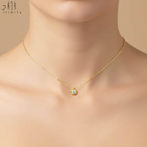 Collier empilable populaire pour femmes, motif floral raffiné, en or rose massif 18 carats, avec pendentif en diamant naturel véritable - Product Image 1