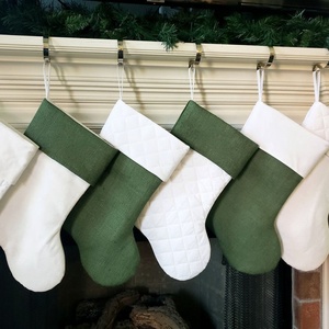 Chaussettes de Noël en velours rouges personnalisées avec logo brodé, sublimation, pour enfants, décorations de Noël, vente en gros - Product Image 2