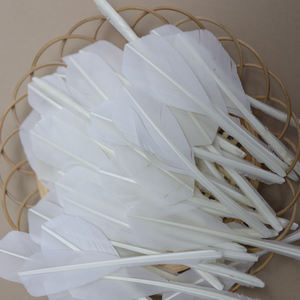 En gros Naturel Plume D'oie Volant DIY Plume Blanche pour Compétition Vêtements Accessoires 50 pcs/<span class=keywords><strong>lot</strong></span> - Product Image 5