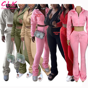 Set Hoodie Crop Top Fleece Kasual Wanita dengan Logo Custom dan Celana Flare, Set 2 Potong Tracksuit, Cocok untuk Wanita Bertubuh Tinggi - Product Image 1