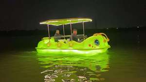 Nuova Barca Elettrica Illuminata per Parco Acquatico, Barca a Ciambella Elettrica, Triciclo Acquatico per BBQ e Parchi Acquatici - Product Image 3