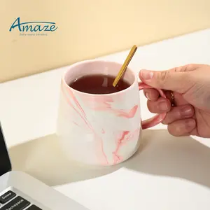 Grosir logo kustom hadiah pernikahan set pink marmer cangkir teh susu keramik cangkir kopi