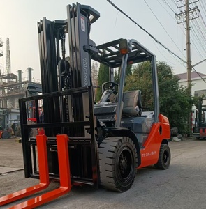 รถยกดีเซลญี่ปุ่นแท้ ยี่ห้อ Tcm/Komatsu/T-o-y-o-t-a รุ่น 8FD35 7FD30 8FD35J เครื่องยนต์ 3.5 ตัน มือสอง ยี่ห้อ Triple Master - Product Image 6