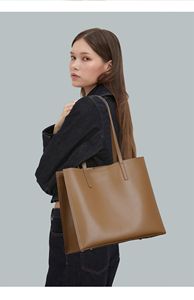 2025 nouveau sac fourre-tout simple de grande capacité plusieurs couleurs en cuir en option - Product Image 4