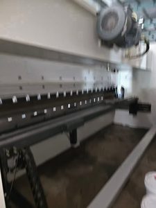 Máquina de Doblado Electrohidráulica de Alta Precisión de 170 Toneladas y 5 Metros, Equipo Industrial de Doblado de Chapas Metálicas de Alta Resistencia y Durabilidad - Product Image 2