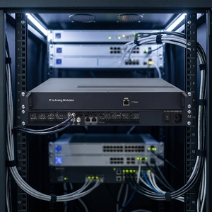 Modulateur numérique-analogique 32-en-1 pour <span class=keywords><strong>radio</strong></span> et télévision avec entrée IP et sortie RF 16/32 porteuses - Product Image 1