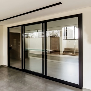 Taille personnalisée étanche et insonorisé design moderne double porte coulissante en verre trempé avec cadre étroit en aluminium en vente - Product Image 5