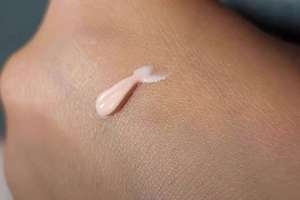 Un superventas de alta calidad, 50ml, <span class=keywords><strong>crema</strong></span> de protección solar <span class=keywords><strong>y</strong></span> aislamiento dos en uno, una <span class=keywords><strong>crema</strong></span> Natural para iluminar la piel - Product Image 3