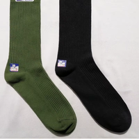 Vente en gros de chaussettes personnalisées en coton couleur unie doux confortable respirant pour hommes équipement tactique d'extérieur