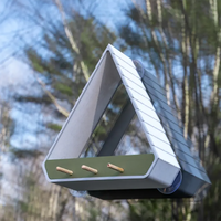 Mangeoire à oiseaux en métal JH-Mech, triangulaire, suspendue, résistante aux intempéries, avec plateau d'alimentation ouvert sur le devant, construction robuste, prête pour l'extérieur