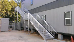 Escalera Exterior <span class=keywords><strong>de</strong></span> Acero Galvanizado Industrial con Diseño Duradero y Ecológico <span class=keywords><strong>para</strong></span> Uso en Almacenes - Product Image 5