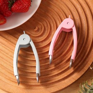 Outil multifonctionnel en acier inoxydable pour retirer les tiges de fraises et les yeux d'ananas, outil de dénoyautage pour fruits et légumes, 2 pièces - Product Image 2