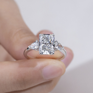 Bague de fiançailles Messi Jewelry MSR-2100 en or 18 carats avec diamant de laboratoire taille radiant - Product Image 3