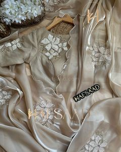 Sari en soie pure Jimmy-Cho de designer avec broderie pour collection de vêtements de fête pour femmes, provenant d'un fournisseur indien - Product Image 2