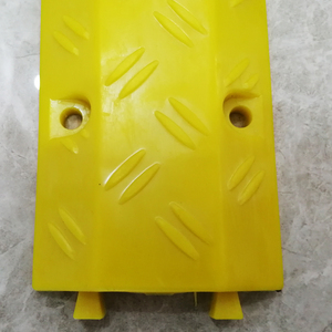 แผ่นป้องกันสายเคเบิลแบบวางบนพื้น PVC สีเหลืองดำ น้ำหนักเบา 1 ช่อง - Product Image 4