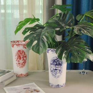 Vase de table en céramique bleu et rouge contemporain de luxe - Vase d'arrangement écologique pour la décoration de la maison - Product Image 4