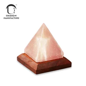 Tedarikçisi sıcak satış yoga el oyma mini piramit himalaya tuz lambası ahşap taban ile