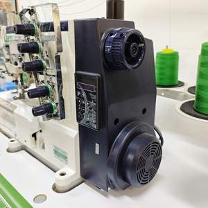 Máquina <span class=keywords><strong>de</strong></span> Coser Industrial <span class=keywords><strong>de</strong></span> Alta Velocidad <span class=keywords><strong>Serie</strong></span> DS-588, 3 Agujas, 5 Hilos, Computarizada, <span class=keywords><strong>de</strong></span> Accionamiento Directo, <span class=keywords><strong>de</strong></span> Cama Plana, con Puntada <span class=keywords><strong>de</strong></span> Remate - Product Image 4