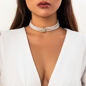 Stapelbare Perlen-Choker-Halskette mit geometrischem Schleifen-, Schmetterlings- und Herzanhänger, christlich inspirierte Perlenkette für Damen - Product Image 1