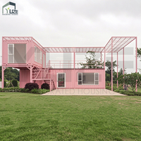 Casa de contenedores rosa de dos plantas, Villa prefabricada moderna con terraza al aire libre