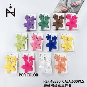 Set di 3 fermagli per capelli Frosted Frangipani con design floreale colorato per donne e ragazze - Product Image 3