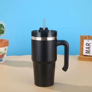 Gobelet de voyage isotherme en acier inoxydable 20 oz résistant aux éclaboussures avec poignée et couvercle à paille - Product Image 1