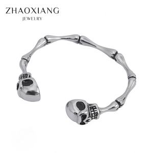 Bracelets manchette en acier inoxydable avec design tête de mort et squelette pour femmes, breloques en vrac argentées - Product Image 1