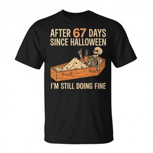 T-shirt Skeleton In Coffin 67 Days Halloween Meme con scollo rotondo nera - Product Image 2