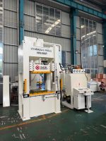 Presse hydraulique à cadre droit 200T pour le formage et l'estampage de tôles, fabrication de pièces automobiles
