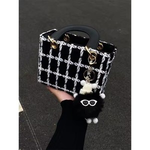 Nuova Borsa Avanzata in Tessuto di Lana 2025, Design di Nicchia, Borsa a Tracolla, Tendenza Online, Versatile Borsa Diana Portatile - Product Image 3