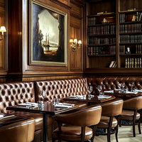 Ensemble de mobilier de restaurant vintage Ron Group : banquette capitonnée en forme de L, table carrée en bois et chaises en cuir