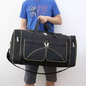 Échantillon gratuit de sac de sport grand format imperméable et résistant aux odeurs, noir, personnalisable par sublimation, avec compartiment à chaussures. - Product Image 4