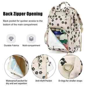 Sac à langer élégant en velours côtelé avec sangles pour poussette et poches isothermes pour les parents nomades - Product Image 4