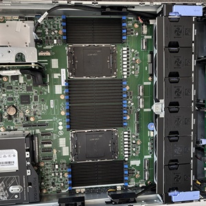 El servidor en rack OEM XinQD R760XA V7 2U 12LFF admite 2 * 4th/5th Intel Xeon CPU 32DDR5 ranuras de memoria admite 4 GPU 2*1300W PSU - Product Image 4