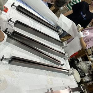 عمود درابزين زجاجي 40 في 42 في فولاذ مقاوم للصدأ لدرجات السلم والشرفة والعمود بتصميم بدون إطار - Product Image 4