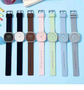 Montre à quartz décontractée élégante et simple de style dessin animé carré avec un bracelet en silicone sans marquage adapté aux déplacements quotidiens - Product Image 1