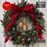 Guirlande de Noël artificielle pré-éclairée LINGKAI de 40 cm avec pommes de pin, baies rouges et nœud pour la décoration de fenêtres, d'hôtels et de centres commerciaux