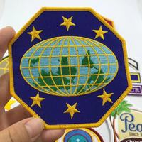 Badges de haute qualité en gros avec bordure en merrow pour broderie, badge pour vêtements, badge de conception personnalisée
