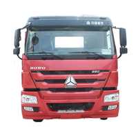 Truk Traktor Sinotruk HOWO 4X2 Kabin Atap Tinggi Merah Tugas Berat Penarik Utama Semi Trailer Head WD615.47 351-450HP Euro 2