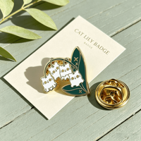 Épinglette personnalisée en émail dur motif Muguet, finition lisse, logo sur mesure, en métal