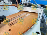 Máquina Automática de Serigrafía con Curado UV LED y Plato Giratorio Plano para Reglas de Medición para Estudiantes