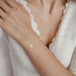 Pulseras con Iniciales de Oro Personalizadas de Fábrica a Bajo Precio, Pulseras Delicadas con Disco Chapado en Oro de 14K, Monograma con Letra de la A a la Z para Mujer - Product Image 3