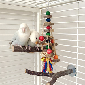 Palos de madera de manzana con cuentas de colores para loros, juguetes masticables para peacocks y cacatúas, productos de madera para afilar el <span class=keywords><strong>pico</strong></span> de las aves - Product Image 1